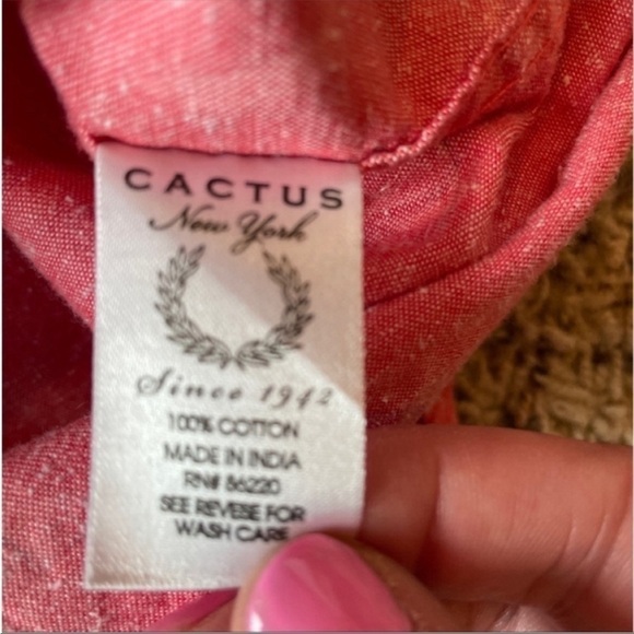 Traveler's Collection Premium Clothing
Mens XL Slim Fit Short Sleeve Shirt - Picture 4 of 5